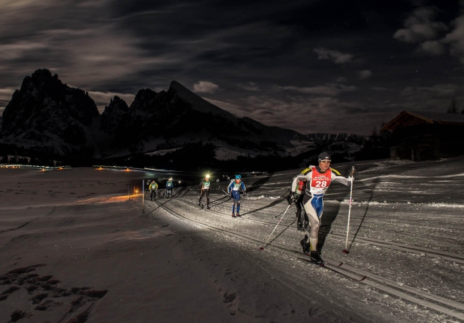 Sci di fondo al chiar di luna: l’Alto Adige Moonlight Classic Alpe di Siusi si terrà il 25 gennaio 2024